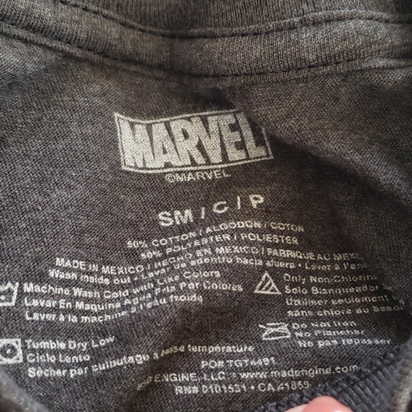 MARVEL Heather Black Heroe Shield T shirt,… - Picture 2 of 4